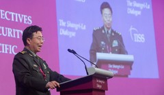 Tướng Vương Quán Trung lớn tiếng chỉ trích Mỹ và Nhật nhưng ngắc ngứ trước các câu hỏi - Ảnh: T.T.