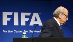 Uy tín của Blatter xuống thấp vì bê bối tham nhũng. Ảnh:Reuters.