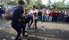 Vụ nổ bom làm nhiều dân thường bị thương. Ảnh: Reuters