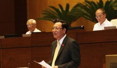 Bộ trưởng Bộ Giáo dục và Đào tạo Phạm Vũ Luận trả lời chất vấn của đại biểu Quốc hội. Ảnh: Phương Hoa – TTXVN