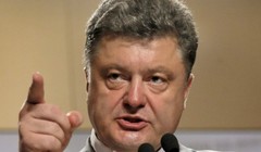 "Đó là một khoản hối lộ", ông Poroshenko trả lời phỏng vấn Bloomberg tại Kiev. 