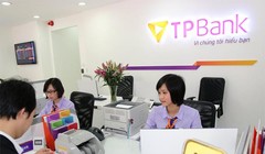 Ngân hàng áp lãi cao cắt cổ với thẻ tín dụng