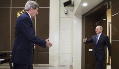 Cuộc gặp cấp cao nhất đầu tiên giữa Nga và Mỹ kể từ khi quan hệ hai nước trở nên căng thẳng do khủng hoảng Ukraine diễn ra tại khu nghỉ mát Sochi bên bờ Biển Đen của Nga ngày 12/5.