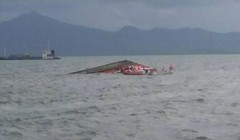 Phà Kim Nirvana chìm ngoài khơi cảng Ormoc. Ảnh:Serbisyo Publiko sa Radyo/Phil Star.