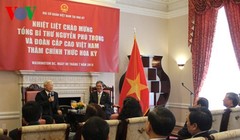 Tổng Bí thư nói chuyện với cán bộ, nhân viên Đại sứ quán Việt Nam tại Hoa Kỳ