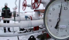 Giá dầu thô Mỹ phá đáy, giá dầu Brent lội ngược dòng