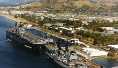 Tàu chiến Mỹ neo đậu trong vịnh Subic năm 1992. Ảnh: US Navy