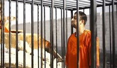 Phi công người Jordan Maaz al-Kassasbe bị IS thiêu sống hồi tháng 2 năm nay - Ảnh: Reuters