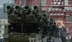 Hệ thống tên lửa đất đối không Buk-M2 của quân đội Nga tham gia duyệt binh. Ảnh: AFP/TTXVN