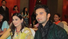 Diễn viên Smita Bansal (trái) và Avinash Mukherjee trong buổi giao lưu - Ảnh: H.Lê