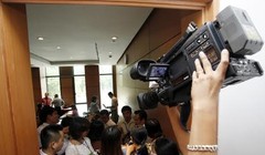 Phóng viên tác nghiệp tại một kỳ họp của Quốc hội.Ảnh: Phạm Hải