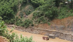 Lũ cuốn phăng cây cầu hơn 20 tỷ trên sông Mã