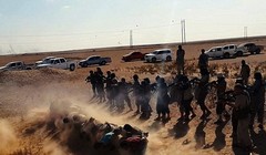 Ảnh chụp từ video clip cho thấy IS đang hành quyết những người chống đối ở Iraq- Ảnh: sheikyermami.com