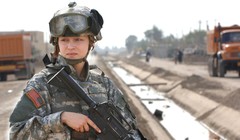 Chiêm ngưỡng vẻ đẹp “gai góc” của nữ binh sỹ Mỹ