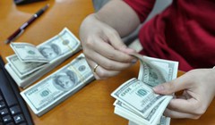 Đôla ngân hàng và tự do liên tục tăng trong sáng nay. Ảnh:Anh Quân.