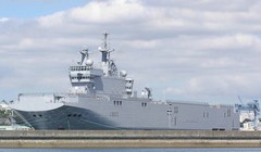 Tàu Mistral đang nằm không ở vùng biển của Pháp