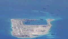 Ảnh chụp Trung Quốc  bồi đắp đảo nhân tạo từ máy bay do thám P-8A Poseidon Hải quân Mỹ 21.05,2015.