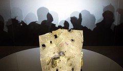 Mảnh máy bay thử nghiệm sau vụ nổ tên lửa