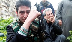 Nóng: Hàng trăm chiến binh khủng bố đầu hàng quân đội Syria 