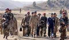 Chùm video nóng chiến sự Syria: IS “vạch áo” Thổ Nhĩ Kỳ, tăng T-72 chống xe bom, đặc nhiệm Iraq diệt khủng bố