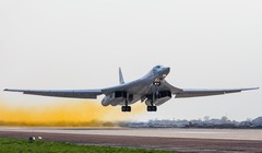 Máy bay ném bom mang tên lửa siêu thanh Tu-160