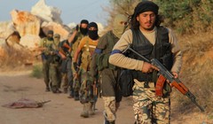 Hàng trăm chiến binh Hồi giáo cực đoan hạ súng đầu hàng