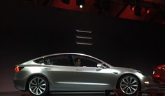 Tesla ra mắt Model 3: Chiếc ô tô điện có giá rẻ nhất