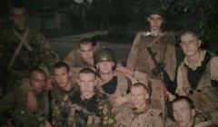 Vadim Tumakov cũng những người đồng ngũ khi ở lực lượng đặc nhiệm Bộ Nội vụ