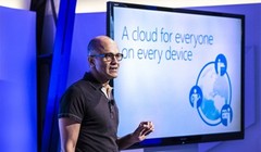 CEO Satya Nadella đang lèo lái con thuyềnMicrosoft theo hướng tập trung nhiều hơn vào điện toán đám mây.