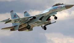 Video: Cú lộn xoay cơ động điên rồ của Su - 35