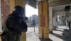 Binh sĩ Syria chiến đấu ở  Darayya