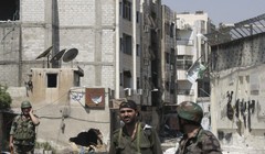 Các binh sĩ Syria chiến đấu trên đường phố