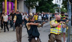 Cảnh sát và đặc nhiệm Đức đang vây chặt hiện trường vụ tấn công