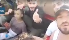 Thủ lĩnh chiến trường của al-Zenki có mặt trên chiếc xe chở em bé Palestinia 