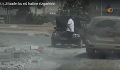 Lực lượng SDF tuần tra trên đường phố Manbij 