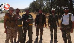 Các binh sĩ Syria thu giữ được 2 đạn tên lửa Mỹ.