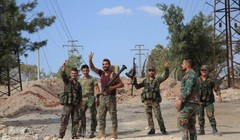 Binh sĩ quân đội Syria trong ngôi làng Khirbat Al-Hijama vừa được giải phóng