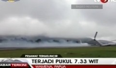 Chiếc máy bay Boeing 737 hạ cánh trên đường băng không có càng sau