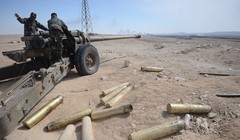 Pháo binh quân đội Syria trên chiến trường miền Bắc Hama