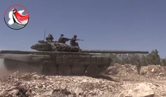 Xe tăng lực lượng vũ trang địa phương NDF trên chiến trường sa mạc tỉnh Homs