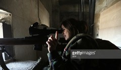 Nũ chiến sĩ xạ thủ bắn tỉa quân đội Syria