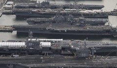 Những tàu sân bay Mỹ đang đậu trên quân cảng