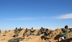 Binh sĩ quân đội Syria trên chiến tuyến phòng thủ thành phố Deir ez Zor