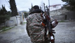 Chiến binh thánh chiến nộp vũ khí đầu hàng ở Wadi Barada, ngoại ô Damascus