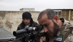 Một tay súng thánh chiến thuộc nhóm Quân đội Syria tự do ở thành phố Homs