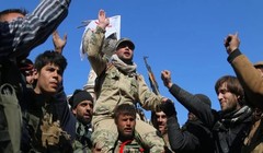 Các tay súng phiến quân FSA ăn mừng thắng lợi
