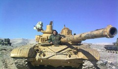 Xe tăng quân đội Syria trên chiến trường Hama
