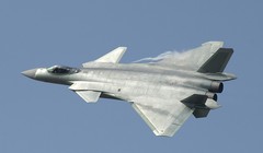 Máy bay tiêm kích tàng hình J-20 Trung Quốc bay biểu diễn ở Chu Hải