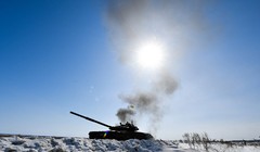 Một chiếc tăng T-72B đang tham gia cuộc đua vòng loại giải tank Biothlon thuộc quân khu phía Đông, Nga