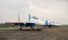 Máy bay tiêm kích đa nhiệm Su-30SM trên sân bay Nội Bài